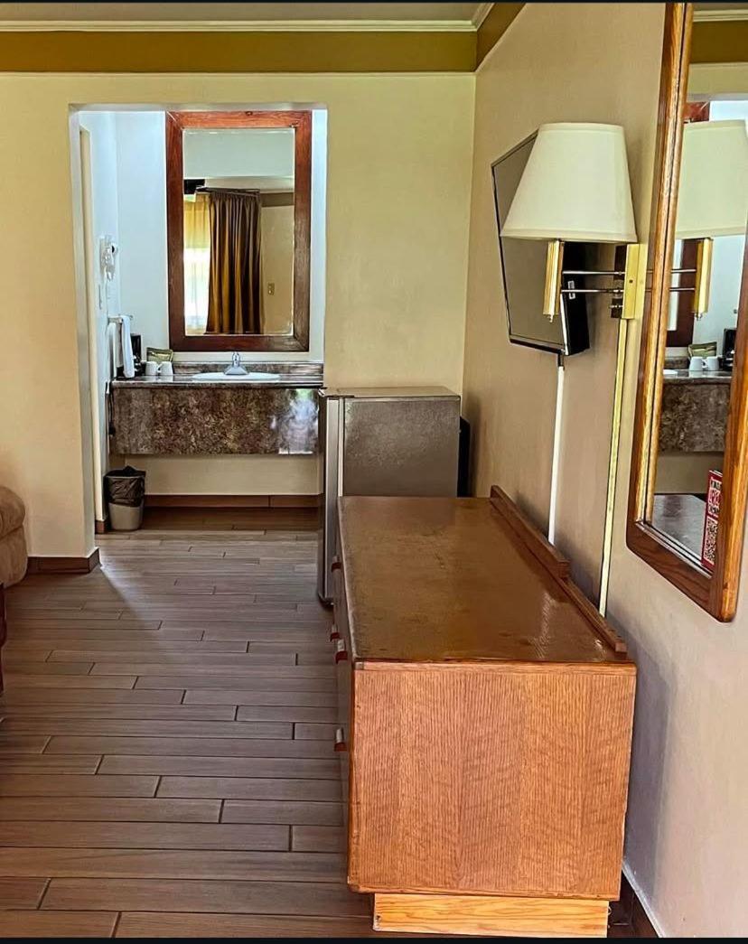 Hotel Santa Fe Camargo ภายนอก รูปภาพ